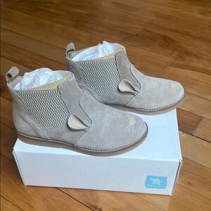 Elephantito Teddy Chelsea Ankle Boots in Beige